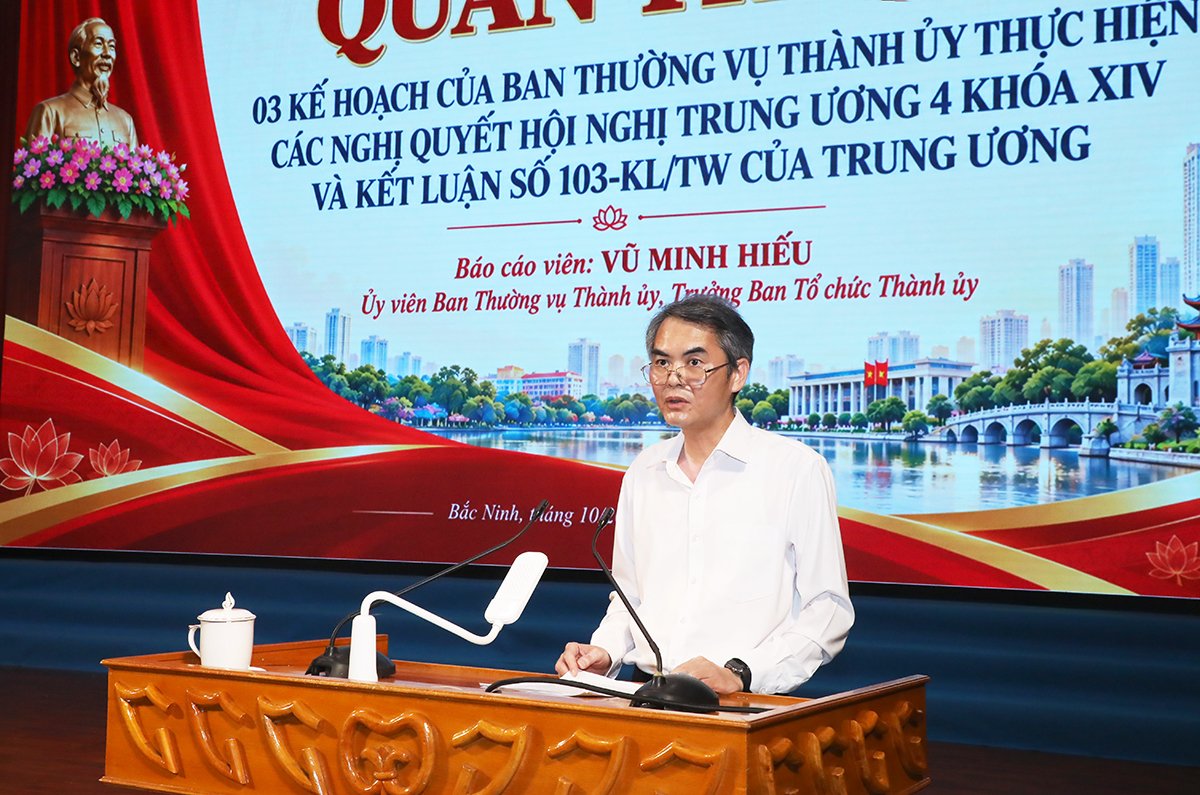 Trưởng Ban Tổ chức Thành ủy Vũ Minh Hiếu quán triệt các chuyên đề tại Hội nghị. Trưởng Ban Tổ chức Thành ủy Vũ Minh Hiếu quán triệt các chuyên đề tại Hội nghị.