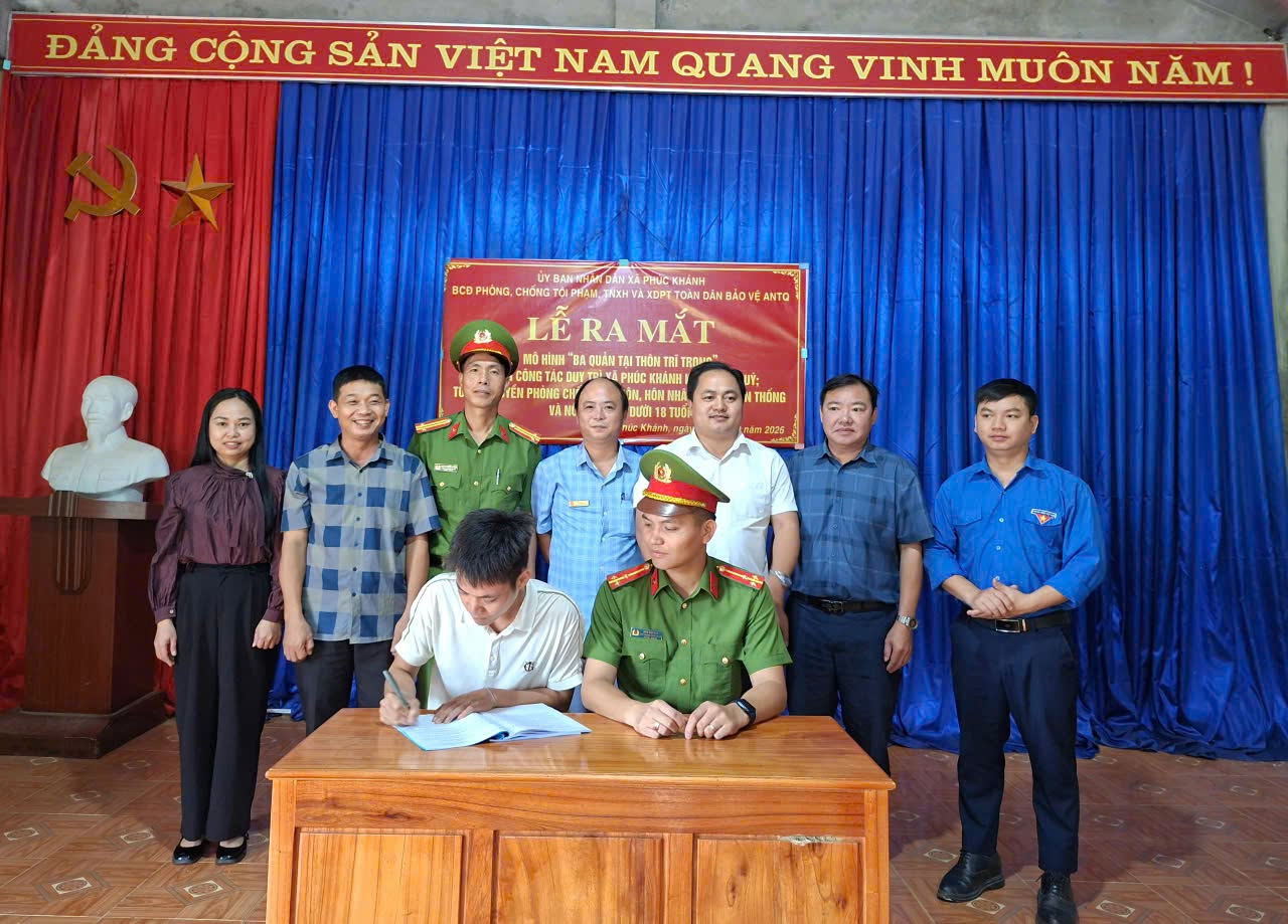 Phúc Khánh ra mắt mô hình “Ba tự quản tại thôn Trĩ Trong” trong công tác duy trì xã Phúc Khánh không ma túy; tuyên truyền phòng chống tảo hôn, hôn nhân cận huyết thống và nữ sinh con dưới 18 tuổi. Phúc Khánh ra mắt mô hình “Ba tự quản tại thôn Trĩ Trong” trong công tác duy trì xã Phúc Khánh không ma túy; tuyên truyền phòng chống tảo hôn, hôn nhân cận huyết thống và nữ sinh con dưới 18 tuổi.