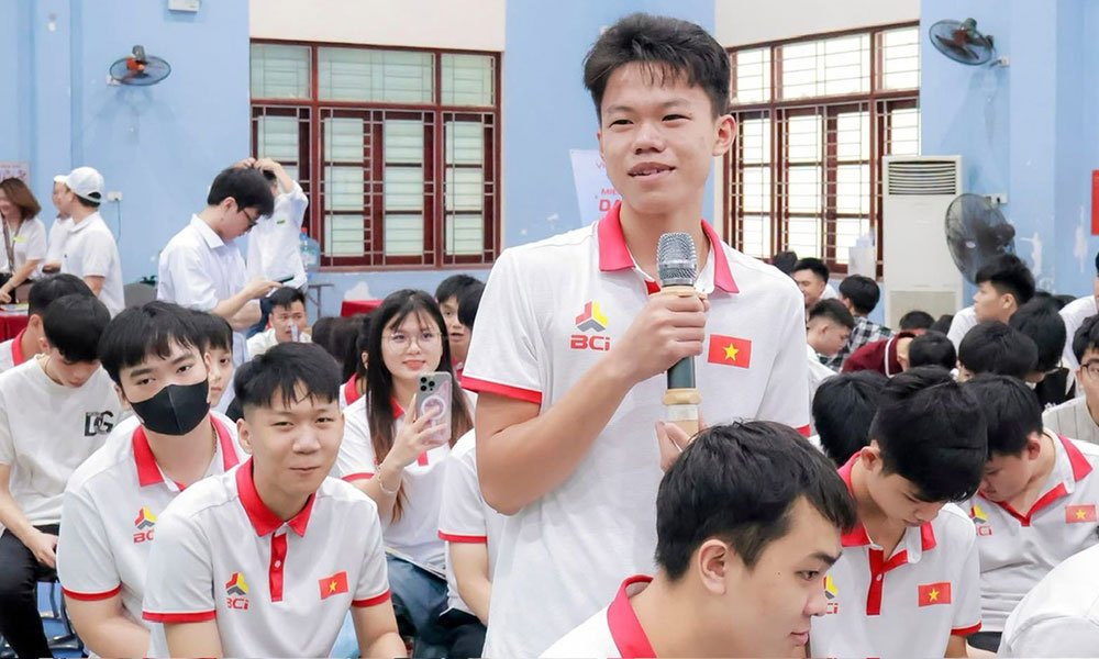 Sinh viên Trường Cao đẳng Công nghiệp Bắc Ninh tham gia phiên giao dịch việc làm. Sinh viên Trường Cao đẳng Công nghiệp Bắc Ninh tham gia phiên giao dịch việc làm.