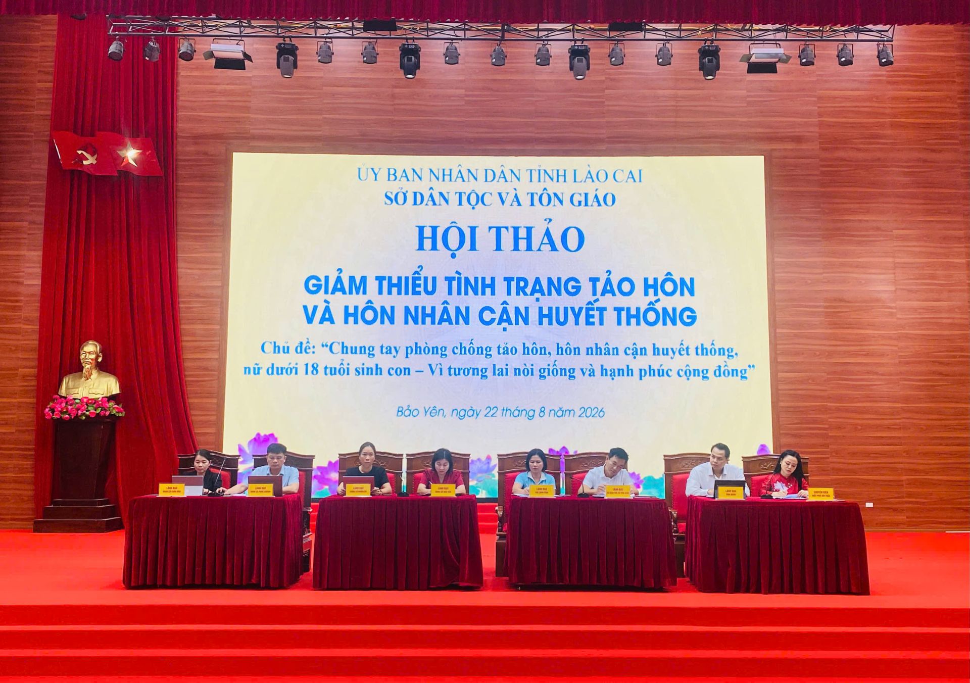 Sở Dân tộc và Tôn giáo tỉnh Lào Cai tổ chức Hội thảo “Chung tay phòng, chống tảo hôn, hôn nhân cận huyết thống, nữ dưới 18 tuổi sinh con - Vì tương lai giống nòi và hạnh phúc cộng đồng” Sở Dân tộc và Tôn giáo tỉnh Lào Cai tổ chức Hội thảo “Chung tay phòng, chống tảo hôn, hôn nhân cận huyết thống, nữ dưới 18 tuổi sinh con - Vì tương lai giống nòi và hạnh phúc cộng đồng”