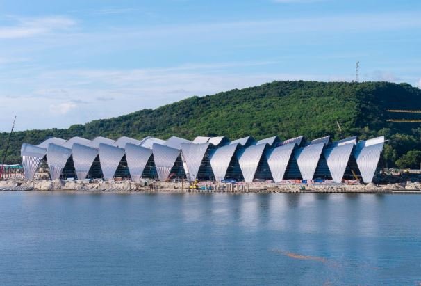 Trung tâm Hội nghị và Triển lãm APEC đang hoàn thiện phần mái Trung tâm Hội nghị và Triển lãm APEC đang hoàn thiện phần mái