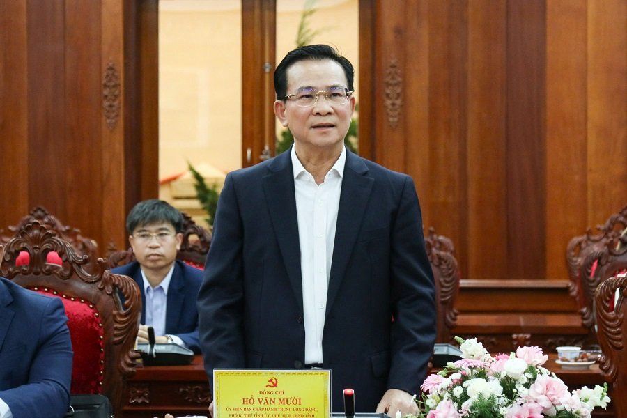 Ủy vi&ecirc;n Ban Chấp h&agrave;nh Trung ương Đảng, Ph&oacute; B&iacute; thư Tỉnh ủy, Chủ tịch UBND tỉnh L&acirc;m Đồng Hồ Văn Mười đ&aacute;nh gi&aacute; cao truyền thống gắn kết v&agrave; t&igrave;nh cảm s&acirc;u sắc của TP. H&agrave; Nội d&agrave;nh cho L&acirc;m Đồng n&oacute;i chung, khu vực L&acirc;m H&agrave; (L&acirc;m Đồng) n&oacute;i ri&ecirc;ng trong thời gian qua.