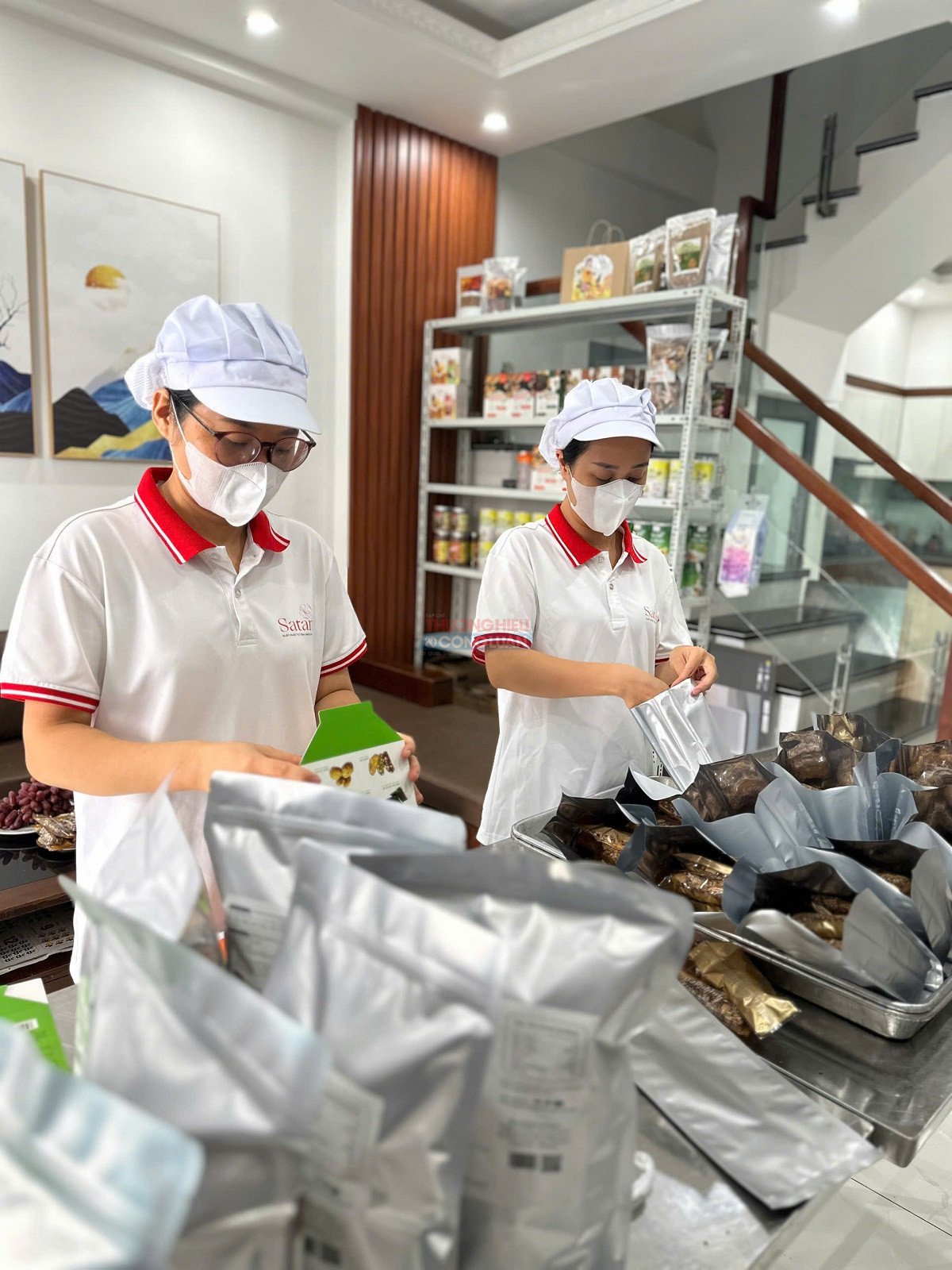 Satami sử dụng nguyên liệu chọn lọc từ các loại hạt tự nhiên, sử dụng mật dừa nước hữu cơ thay thế đường tinh luyện và không sử dụng chất bảo quản. Satami sử dụng nguyên liệu chọn lọc từ các loại hạt tự nhiên, sử dụng mật dừa nước hữu cơ thay thế đường tinh luyện và không sử dụng chất bảo quản.