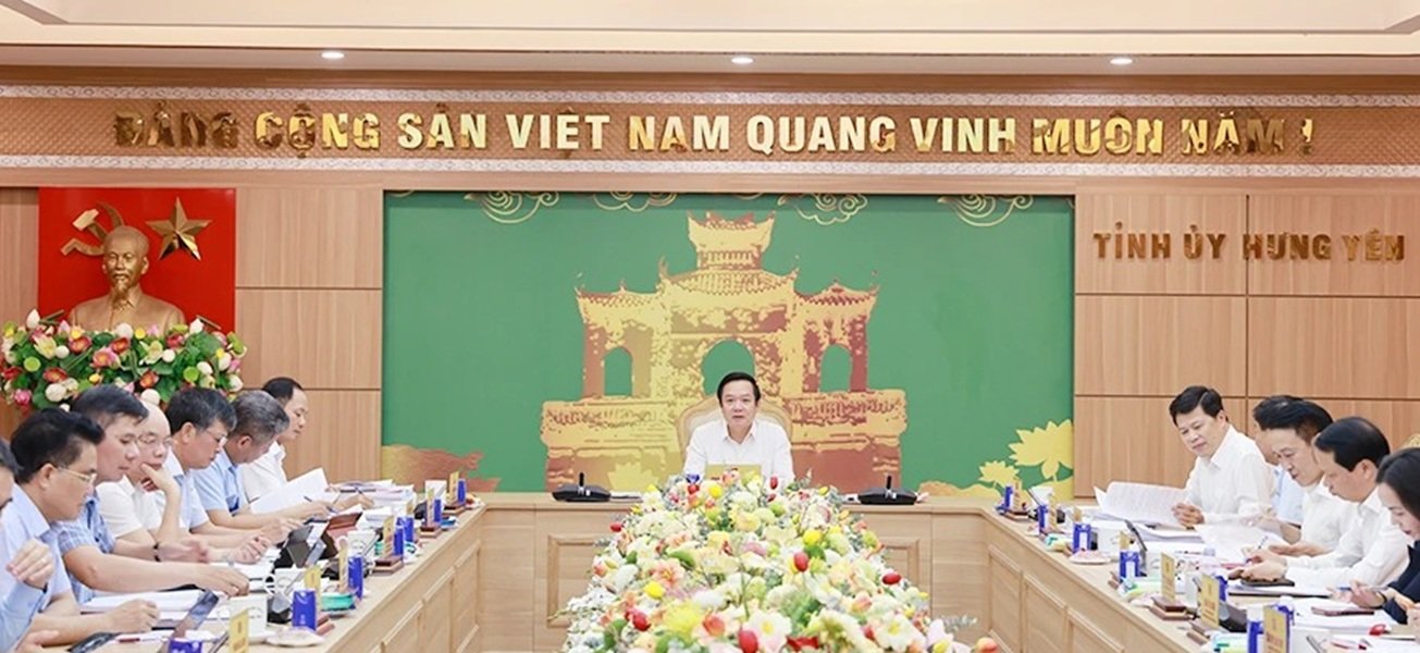 Ông Phạm Quang Ngọc, Ủy viên Ban Chấp hành Trung ương Đảng, Bí thư Tỉnh ủy Hưng Yên chủ trì cuộc họp. Ông Phạm Quang Ngọc, Ủy viên Ban Chấp hành Trung ương Đảng, Bí thư Tỉnh ủy Hưng Yên chủ trì cuộc họp.