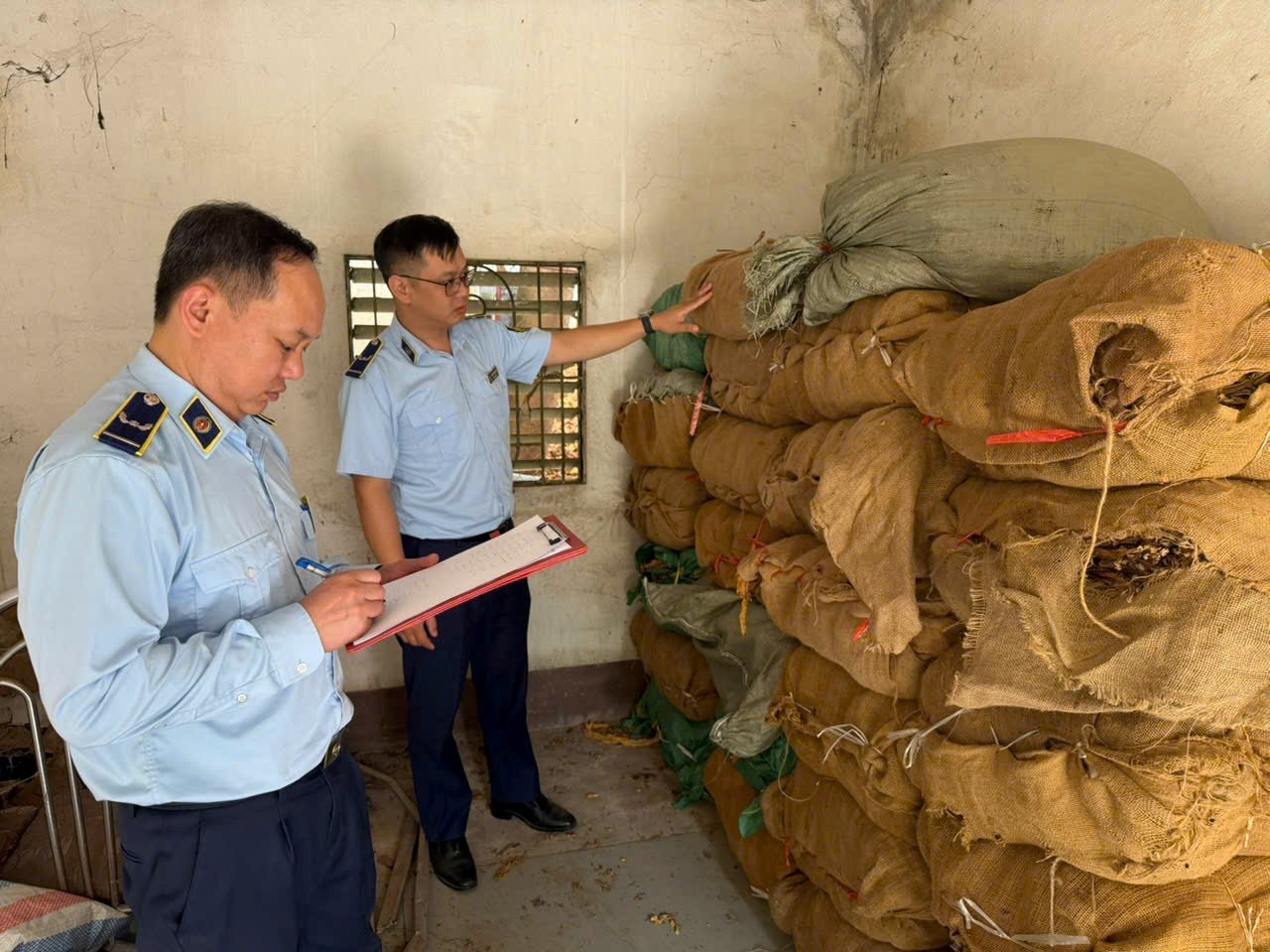 Lô hàng hóa vi phạm bị tạm giữ Lô hàng hóa vi phạm bị tạm giữ