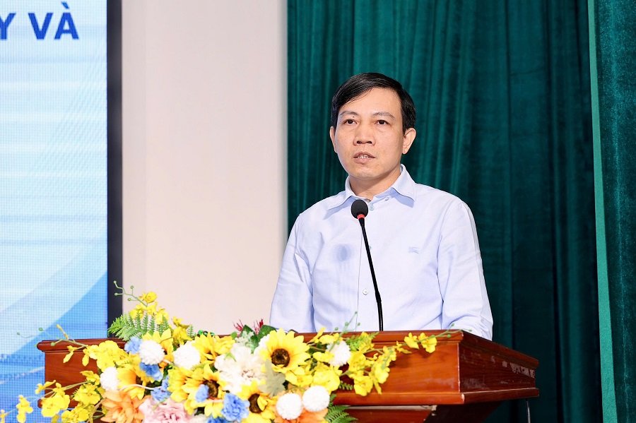 Đồng chí Nguyễn Trọng Khiêm, Phó Bí thư Đảng ủy, Chủ tịch UBND phường trực tiếp trả lời các ý kiến, kiến nghị theo từng nhóm lĩnh vực. Đồng chí Nguyễn Trọng Khiêm, Phó Bí thư Đảng ủy, Chủ tịch UBND phường trực tiếp trả lời các ý kiến, kiến nghị theo từng nhóm lĩnh vực.