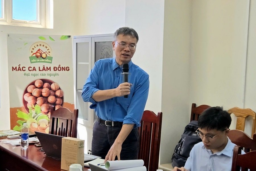 Ông Nguyễn Anh Ngọc, Chủ nhiệm nhiệm vụ, trình bày báo cáo tại Hội đồng. Ông Nguyễn Anh Ngọc, Chủ nhiệm nhiệm vụ, trình bày báo cáo tại Hội đồng.