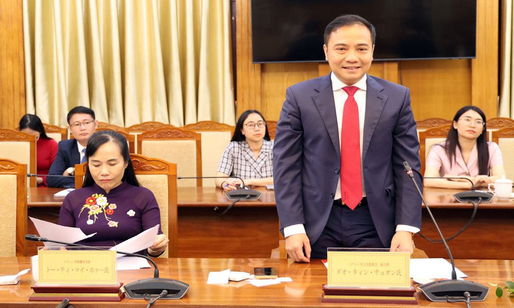Phó Chủ tịch UBND thành phố Đào Thanh Trường phát biểu tại lễ ký kết. Phó Chủ tịch UBND thành phố Đào Thanh Trường phát biểu tại lễ ký kết.