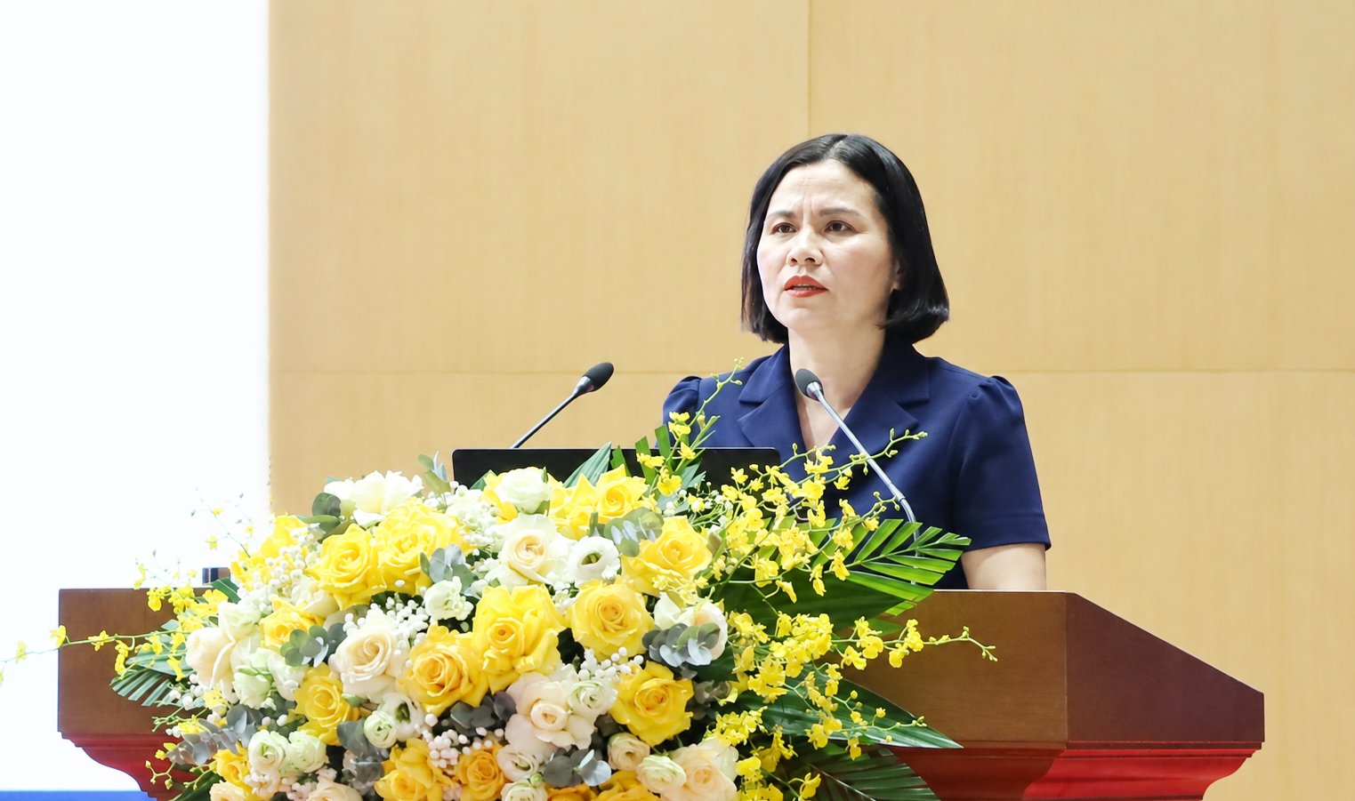 Bà Hoàng Phương Thúy, Phó Chủ tịch Hội Liên hiệp Phụ nữ tỉnh Lào Cai tuyên truyền về phòng, chống tảo hôn, giảm thiểu nữ sinh con dưới 18 tuổi trong vùng đồng bào dân tộc thiểu số trên địa bàn tỉnh Bà Hoàng Phương Thúy, Phó Chủ tịch Hội Liên hiệp Phụ nữ tỉnh Lào Cai tuyên truyền về phòng, chống tảo hôn, giảm thiểu nữ sinh con dưới 18 tuổi trong vùng đồng bào dân tộc thiểu số trên địa bàn tỉnh