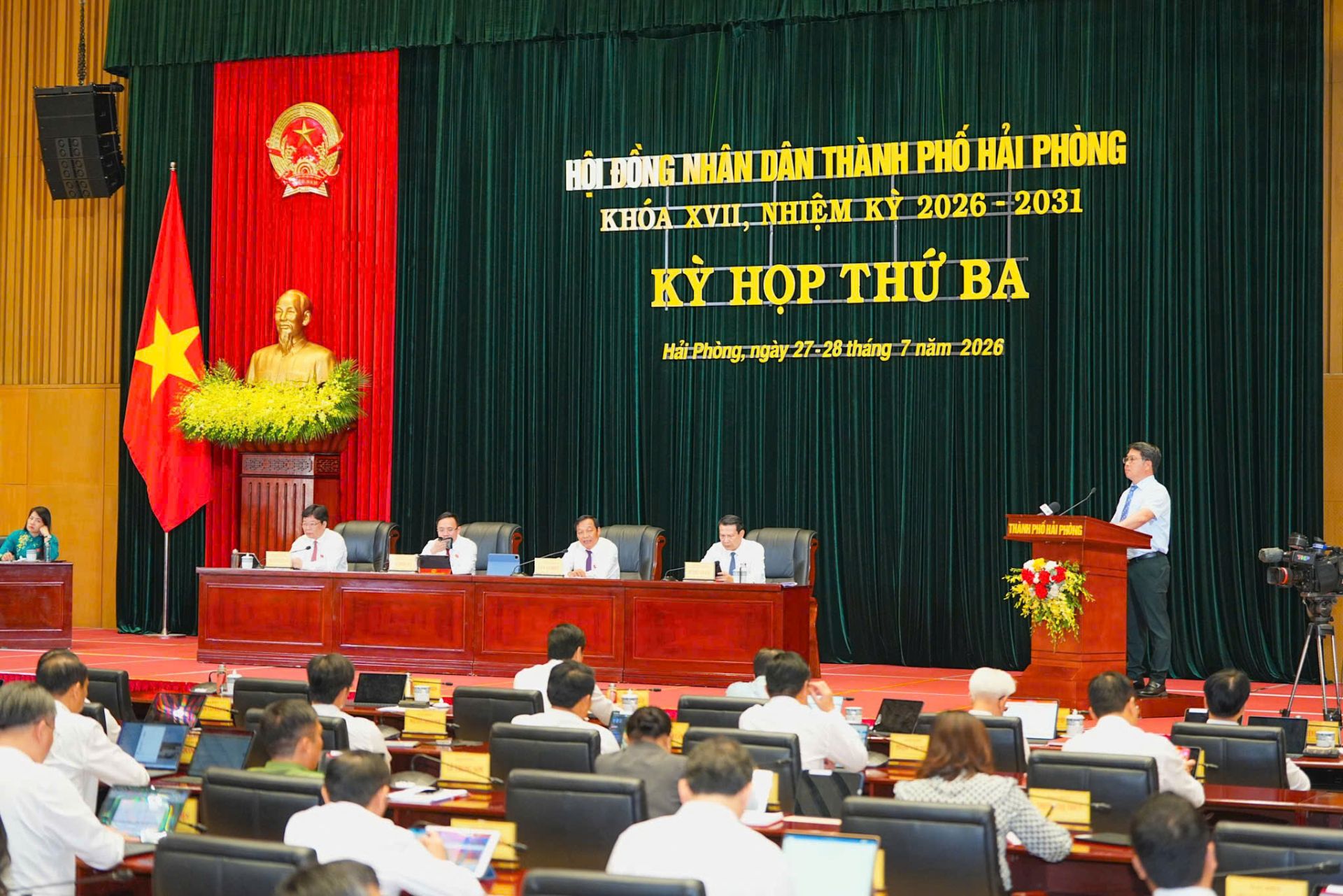 Quang cảnh Phiên chất vấn Kỳ họp thứ 3 Hội đồng nhân dân thành phố Hải Phòng. Quang cảnh Phiên chất vấn Kỳ họp thứ 3 Hội đồng nhân dân thành phố Hải Phòng.