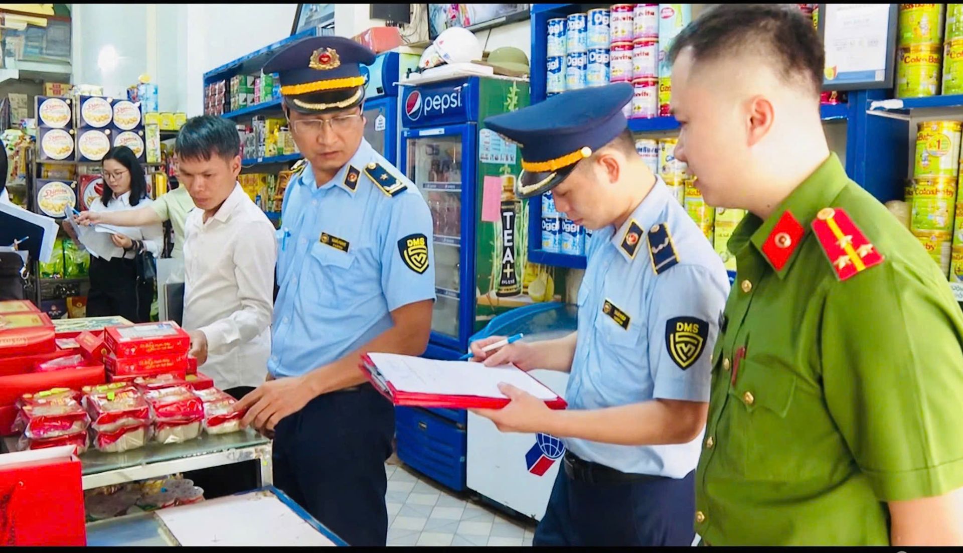 Lực lượng chức năng Lạng Sơn tăng cường kiểm tra, kiểm soát thị trường Lực lượng chức năng Lạng Sơn tăng cường kiểm tra, kiểm soát thị trường