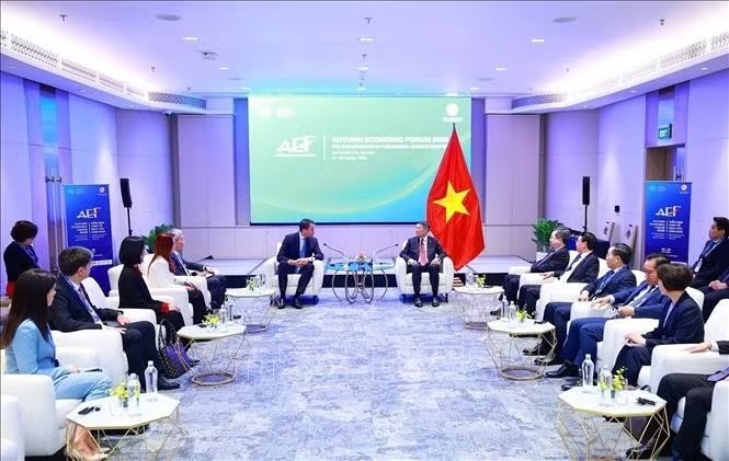 Thủ tướng Lê Minh Hưng tiếp Giám đốc điều hành Diễn đàn Kinh tế Thế giới (WEF) Stephan Mergenthaler. Ảnh: Dương Giang/TTXVN Thủ tướng Lê Minh Hưng tiếp Giám đốc điều hành Diễn đàn Kinh tế Thế giới (WEF) Stephan Mergenthaler. Ảnh: Dương Giang/TTXVN
