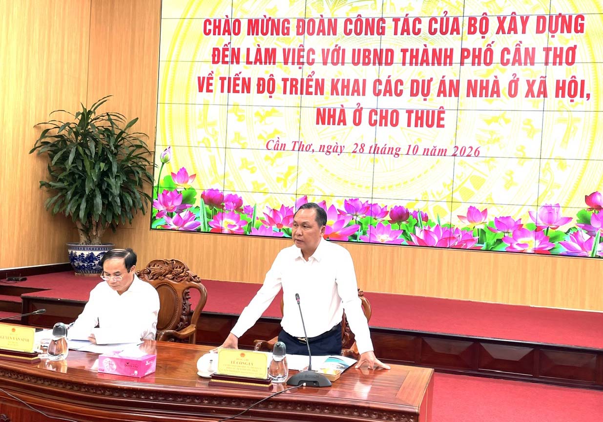 Ông Lê Công Lý, Phó Chủ tịch thường trực UBND TP. Cần Thơ phát biểu về tình hình triển khai các dự án nhà ở xã hội, nhà ở cho thuê trên địa bàn TP. Cần Thơ Ông Lê Công Lý, Phó Chủ tịch thường trực UBND TP. Cần Thơ phát biểu về tình hình triển khai các dự án nhà ở xã hội, nhà ở cho thuê trên địa bàn TP. Cần Thơ