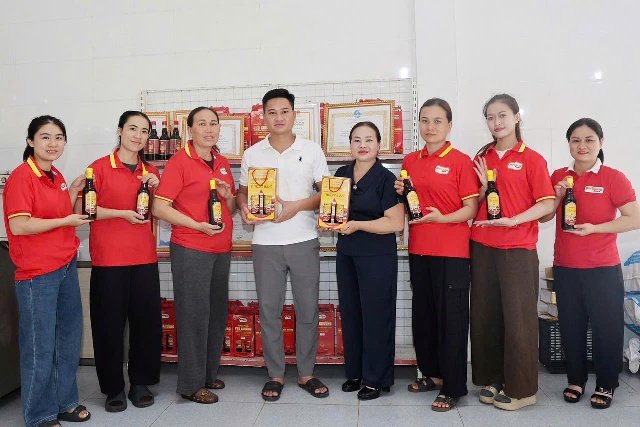 Nước mắm Phú Khương - sản phẩm OCOP 5 sao của tỉnh Hà Tĩnh, khẳng định chất lượng và giá trị của một sản phẩm được phát triển từ lợi thế biển địa phương Nước mắm Phú Khương - sản phẩm OCOP 5 sao của tỉnh Hà Tĩnh, khẳng định chất lượng và giá trị của một sản phẩm được phát triển từ lợi thế biển địa phương