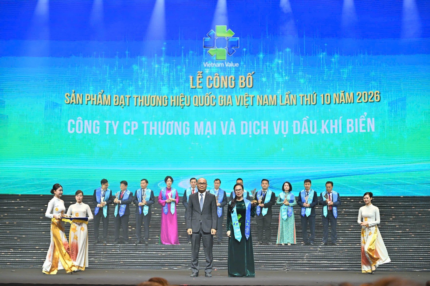 Đại diện Công ty Cổ phần Thương mại và Dịch vụ Dầu khí Biển (POTS) nhận giải thưởng Đại diện Công ty Cổ phần Thương mại và Dịch vụ Dầu khí Biển (POTS) nhận giải thưởng