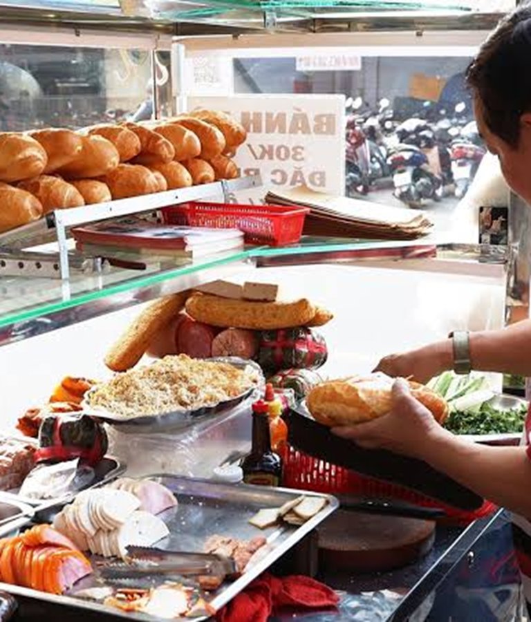 Cơ sở bánh mì bà Được (Quảng Ngãi) đã xin lỗi và chi trả tiền bồi thường cho khách hàng bị ngộ độc Cơ sở bánh mì bà Được (Quảng Ngãi) đã xin lỗi và chi trả tiền bồi thường cho khách hàng bị ngộ độc