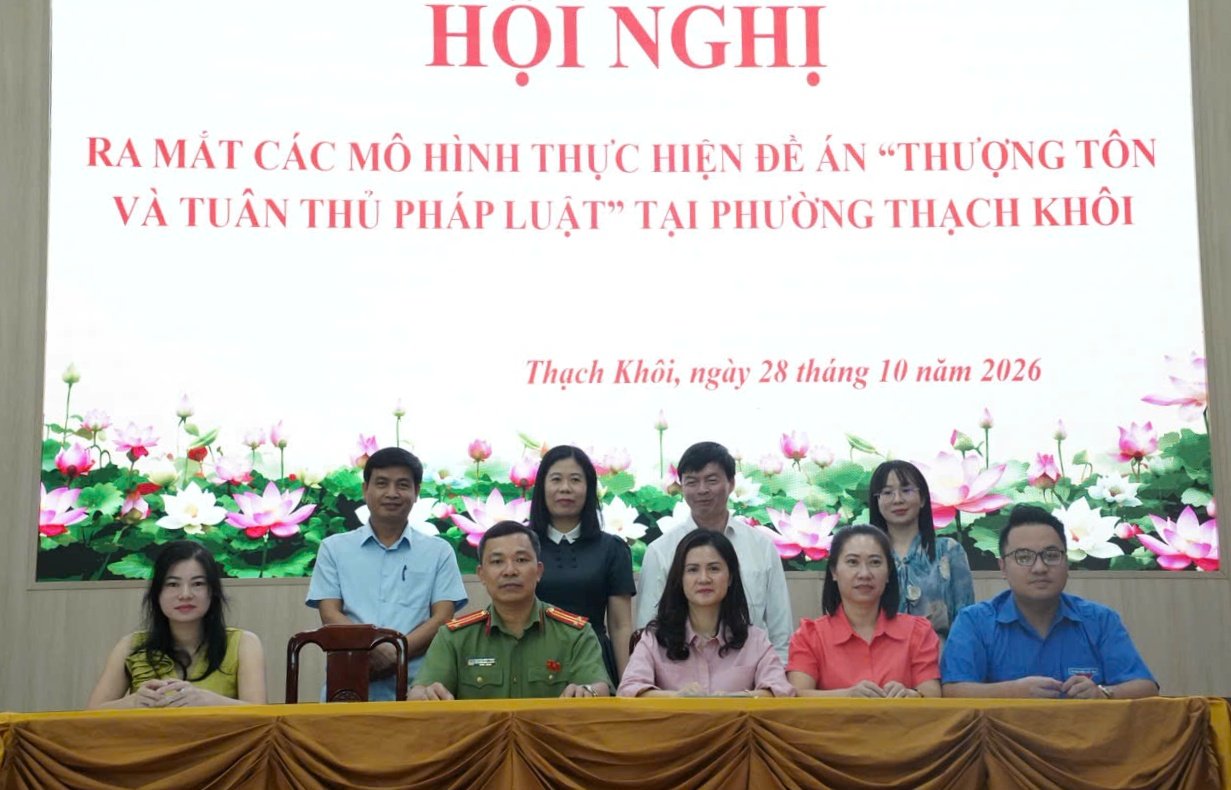 Các đơn vị ký cam kết thực hiện mô hình “Trường học an toàn, không bạo lực học đường” Các đơn vị ký cam kết thực hiện mô hình “Trường học an toàn, không bạo lực học đường”