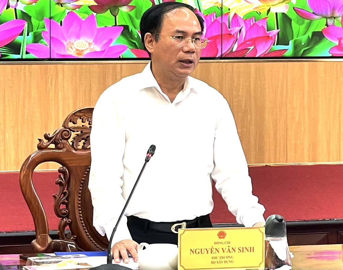 Thứ trưởng Bộ Xây dựng Nguyễn Văn Sinh phát biểu trong buổi làm việc với UBND TP. Cần Thơ Thứ trưởng Bộ Xây dựng Nguyễn Văn Sinh phát biểu trong buổi làm việc với UBND TP. Cần Thơ