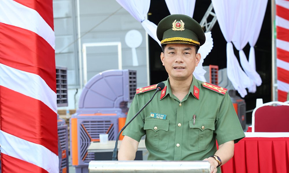 Đại tá Đỗ Đức Trịnh, Phó Giám đốc Công an thành phố phát biểu tại buổi tổng duyệt. Đại tá Đỗ Đức Trịnh, Phó Giám đốc Công an thành phố phát biểu tại buổi tổng duyệt.