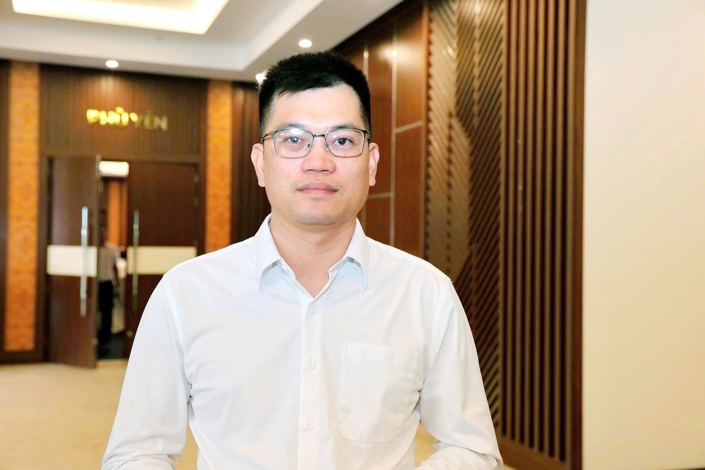 &Ocirc;ng Nguyễn Văn Quốc - Ph&oacute; Gi&aacute;m đốc C&ocirc;ng ty TNHH X&acirc;y dựng v&agrave; Thương mại Tiến Anh chia sẻ về c&ocirc;ng t&aacute;c phối hợp vận h&agrave;nh, bảo đảm an to&agrave;n v&agrave; hiệu quả ph&aacute;t điện