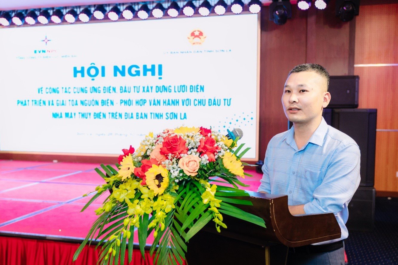 Đại diện chủ đầu tư nhà máy điện phát biểu, trao đổi tại Hội nghị Đại diện chủ đầu tư nhà máy điện phát biểu, trao đổi tại Hội nghị