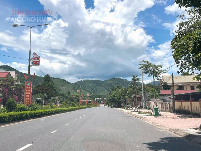 Đường vào xã Ba Lòng. Đường vào xã Ba Lòng.