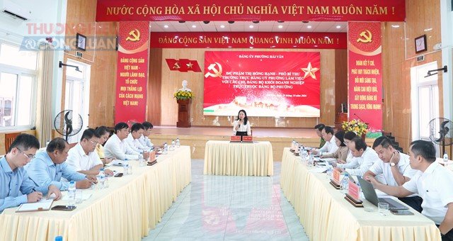 Quang cảnh buổi l&agrave;m việc.