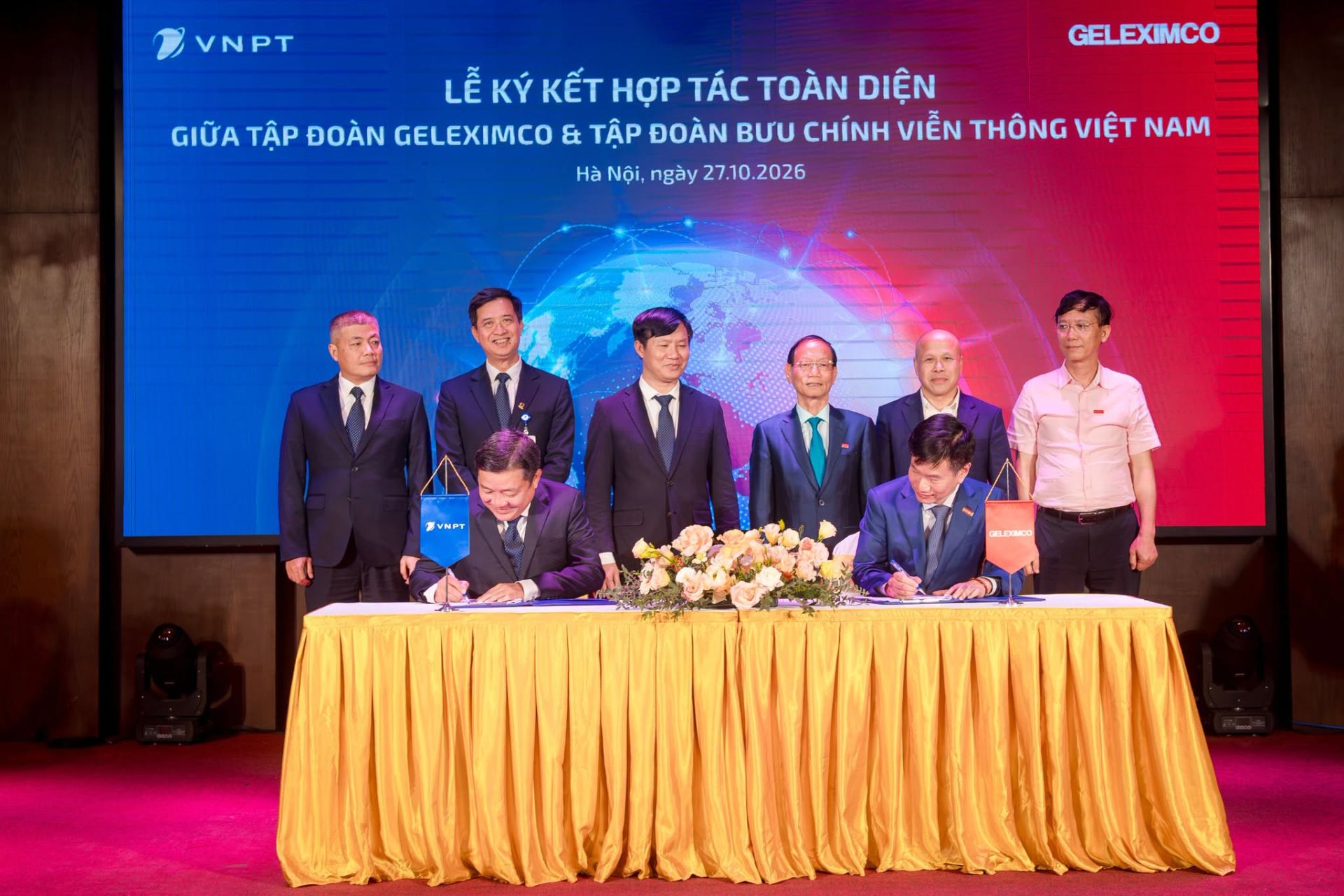 Ông Huỳnh Quang Liêm, Tổng Giám đốc Tập đoàn VNPT và ông Vũ Văn Hậu, Chủ tịch Hội đồng Quản trị kiêm Tổng Giám đốc Tập đoàn Geleximco, tại lễ ký kết thỏa thuận hợp tác giữa hai Tập đoàn Ông Huỳnh Quang Liêm, Tổng Giám đốc Tập đoàn VNPT và ông Vũ Văn Hậu, Chủ tịch Hội đồng Quản trị kiêm Tổng Giám đốc Tập đoàn Geleximco, tại lễ ký kết thỏa thuận hợp tác giữa hai Tập đoàn