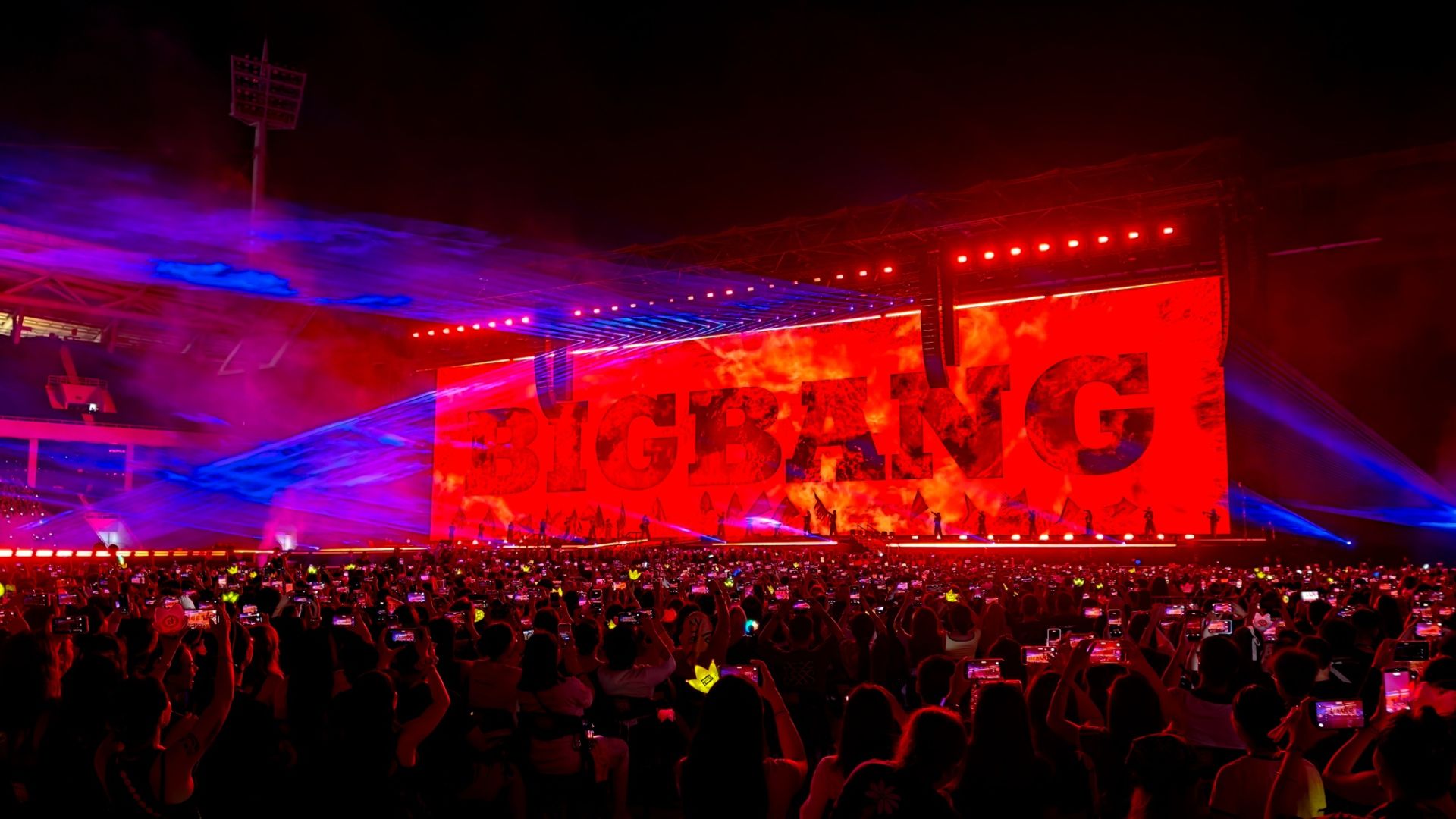 Gần 90.000 khán giả tham dự 2 đêm world tour BIGBANG tại Việt Nam Gần 90.000 khán giả tham dự 2 đêm world tour BIGBANG tại Việt Nam