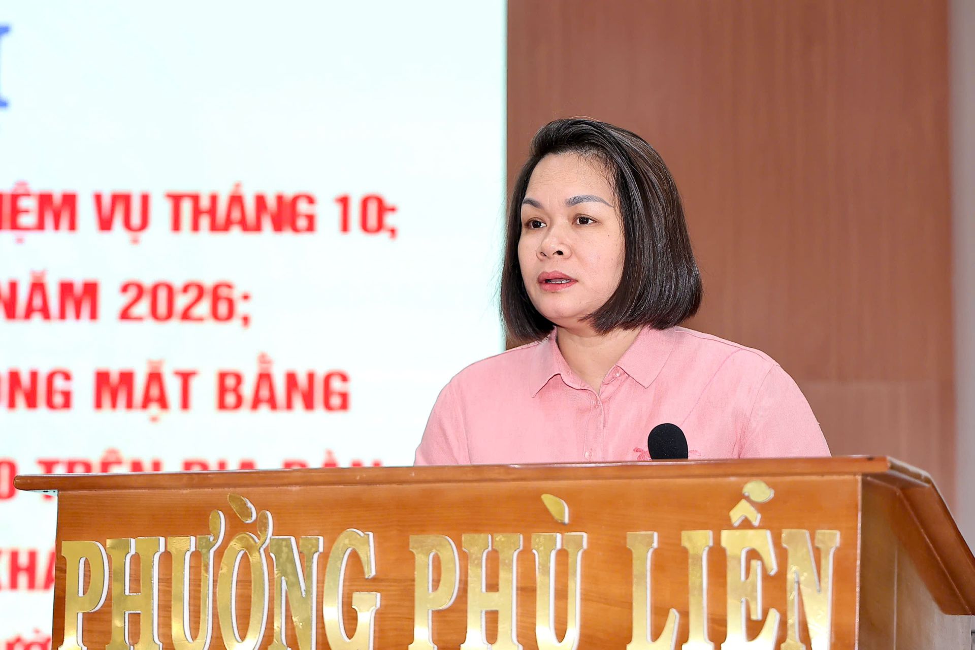 Đồng chí Bùi Thị Tuyết Mai, Bí thư Đảng ủy, Chủ tịch HĐND phường phát biểu tại Hội nghị. Đồng chí Bùi Thị Tuyết Mai, Bí thư Đảng ủy, Chủ tịch HĐND phường phát biểu tại Hội nghị.