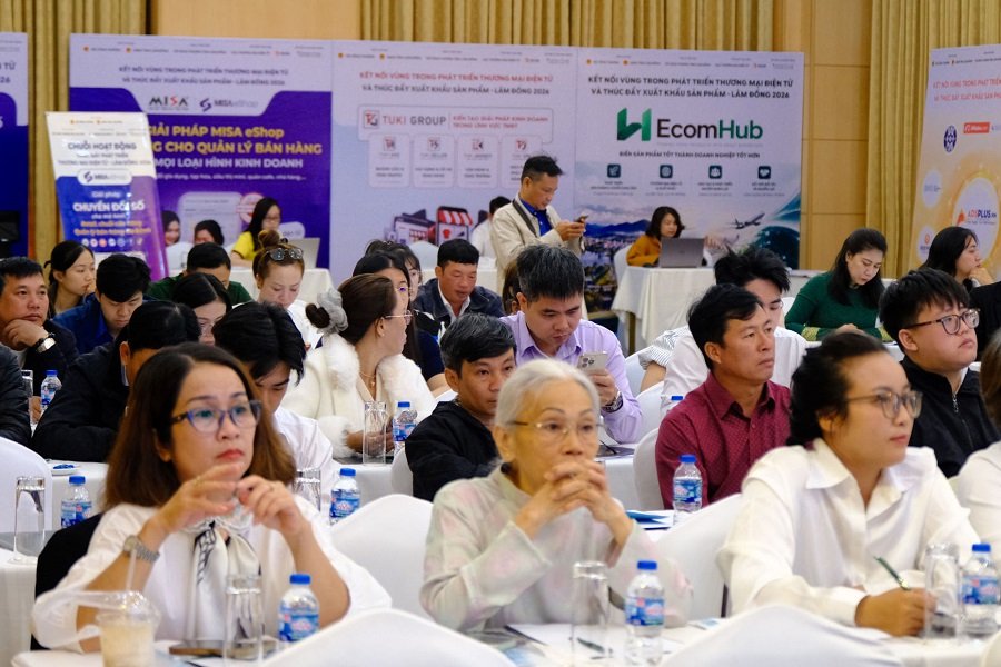 C&aacute;c học vi&ecirc;n được hướng dẫn kỹ năng x&acirc;y dựng nội dung livestream, chuẩn bị h&igrave;nh ảnh, video v&agrave; th&ocirc;ng tin sản phẩm.