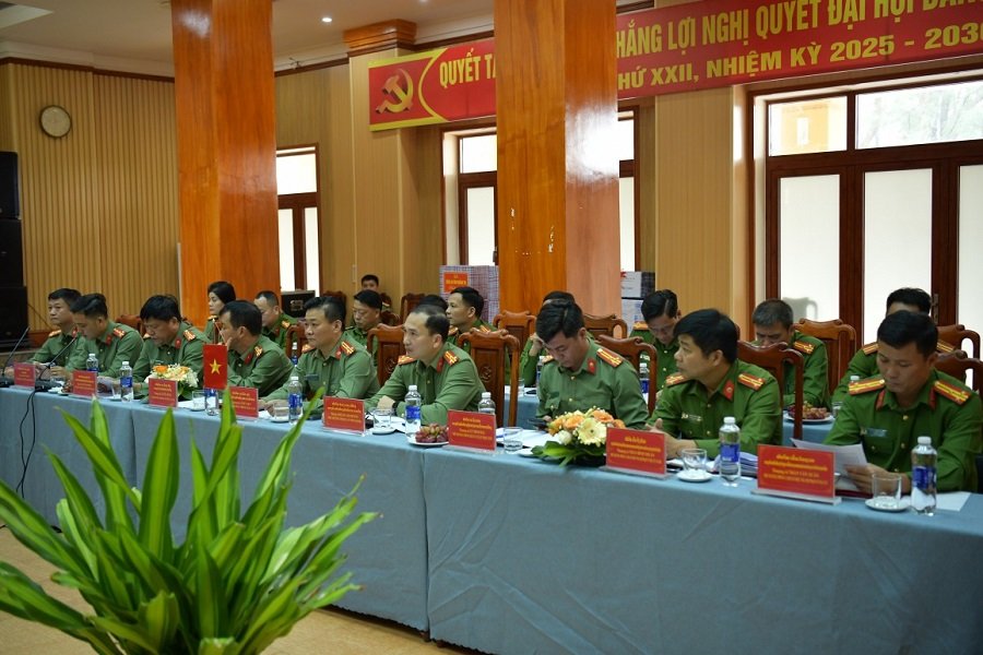 Đại biểu Công an tỉnh Quảng Trị tham dự buổi hội đàm Đại biểu Công an tỉnh Quảng Trị tham dự buổi hội đàm