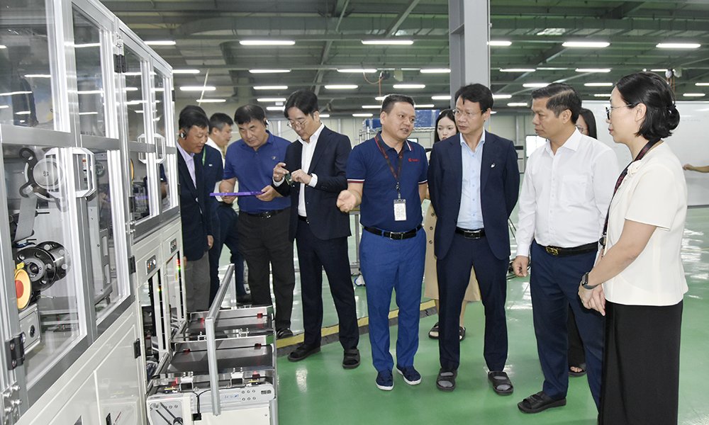 Các đại biểu tham quan Công ty cổ phần Chế tạo máy Autotech Việt Nam là doanh nghiệp tiêu biểu tham gia dự án nhà máy thông minh. Các đại biểu tham quan Công ty cổ phần Chế tạo máy Autotech Việt Nam là doanh nghiệp tiêu biểu tham gia dự án nhà máy thông minh.