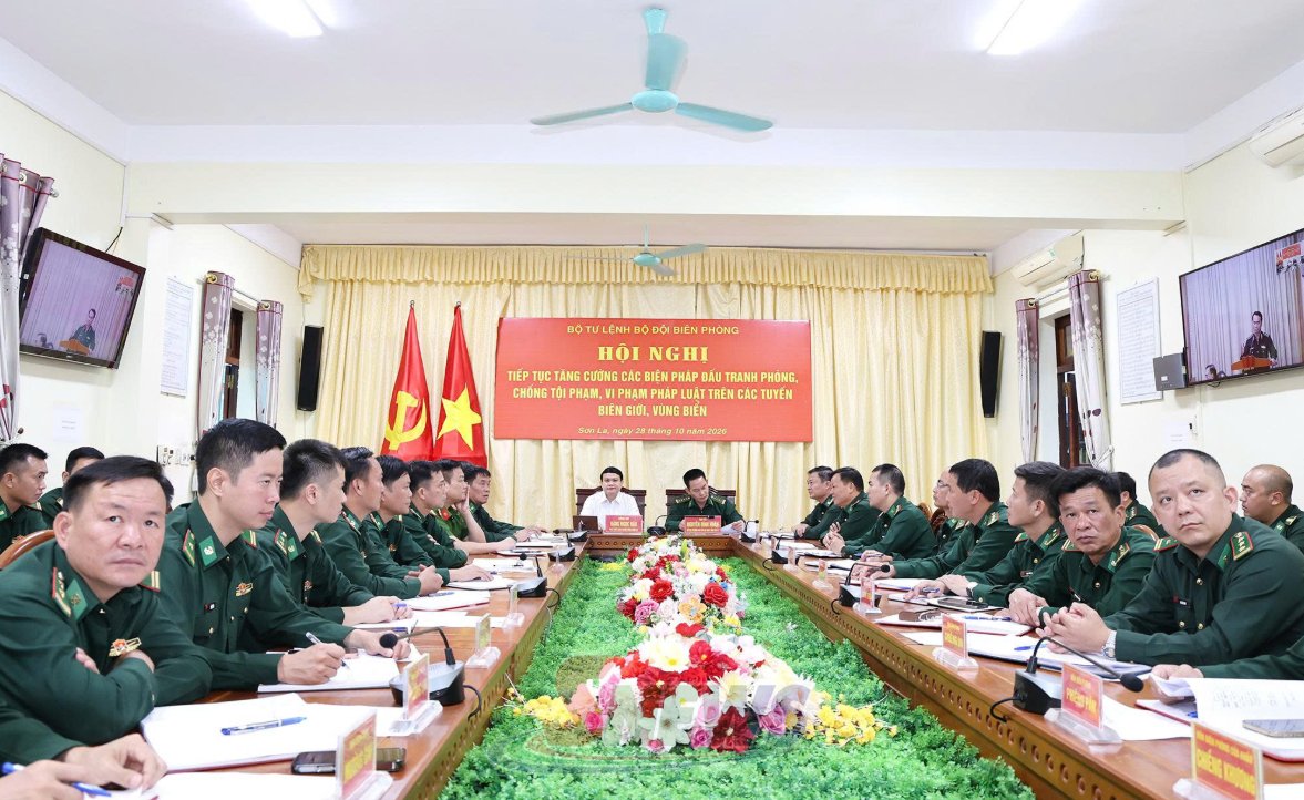 Hội nghị trực tuyến tiếp tục tăng cường c&aacute;c biện ph&aacute;p đấu tranh ph&ograve;ng, chống tội phạm, vi phạm ph&aacute;p luật tr&ecirc;n c&aacute;c tuyến bi&ecirc;n giới, v&ugrave;ng biển, điểm cầu Ban Chỉ huy Bộ đội Bi&ecirc;n ph&ograve;ng tỉnh Sơn La. Ảnh: sonla.gov.vn