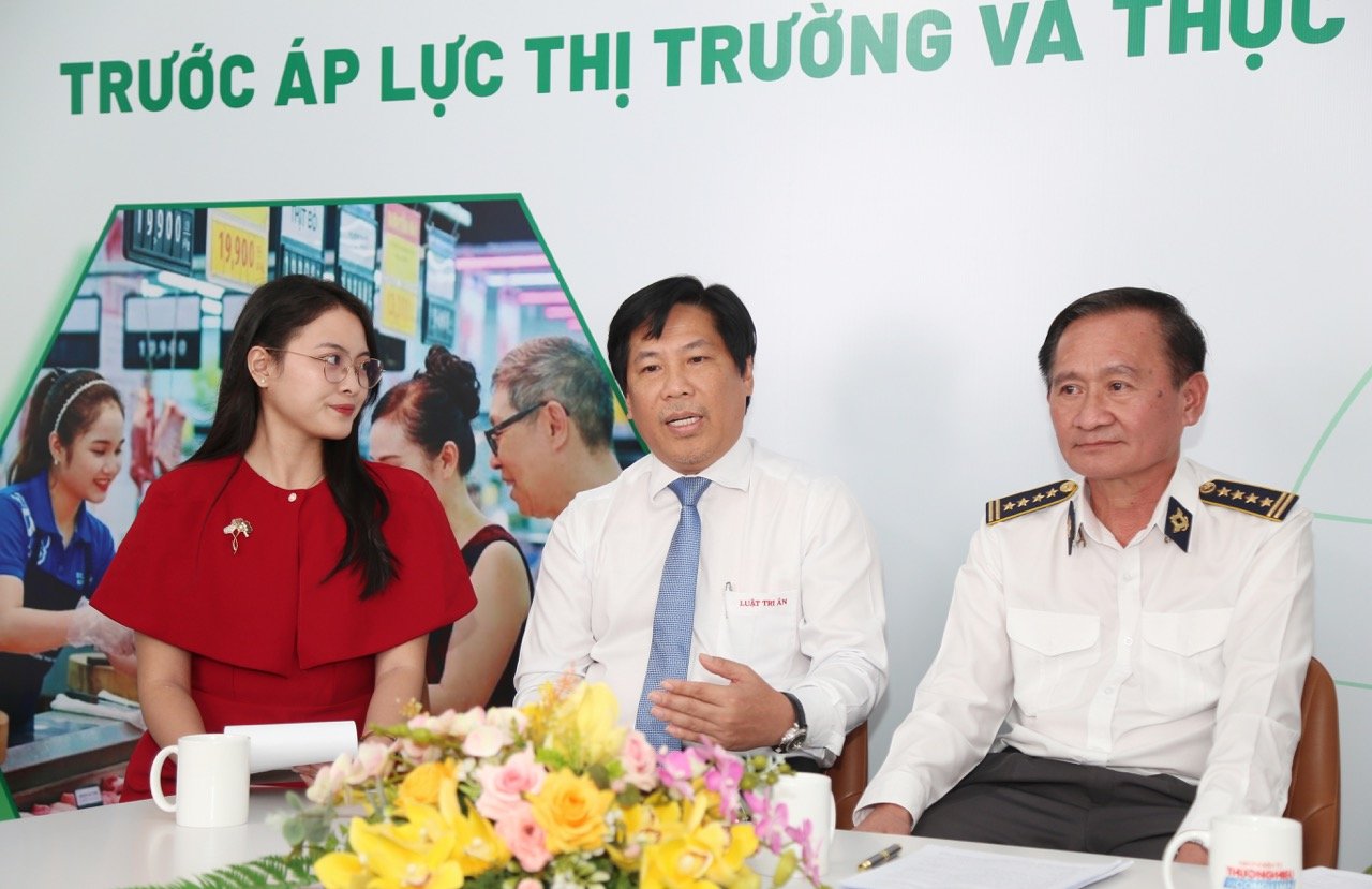 Luật sư Trần Cao Đại Kỳ Quân chia sẻ tại Talkshow do Tạp chí TH&CL tổ chức. Ảnh: Trường Giang Luật sư Trần Cao Đại Kỳ Quân chia sẻ tại Talkshow do Tạp chí TH&CL tổ chức. Ảnh: Trường Giang