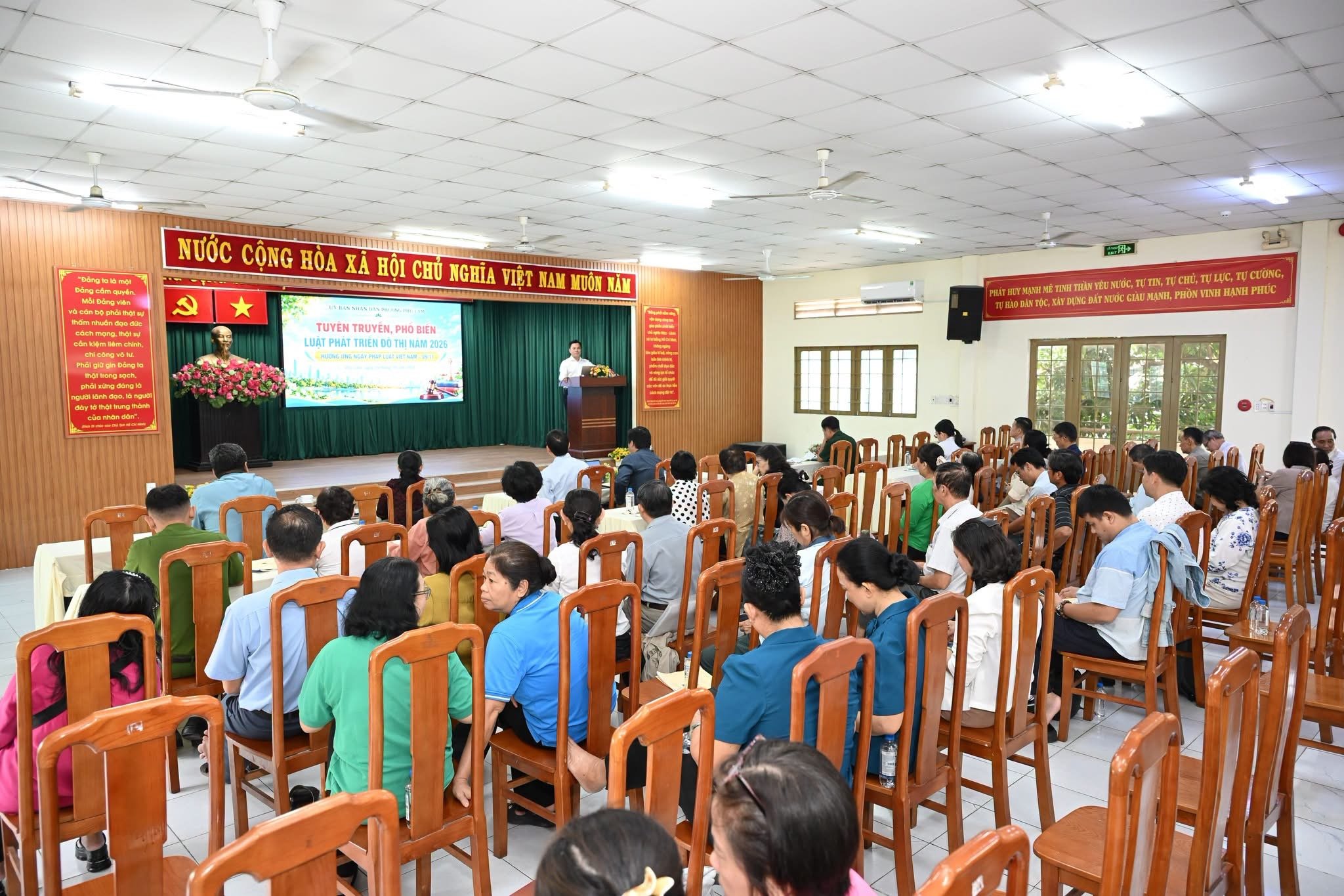 Sở Tư pháp TP.HCM phổ biến Luật Phát triển đô thị tại phường Phú Lâm - Hình 1