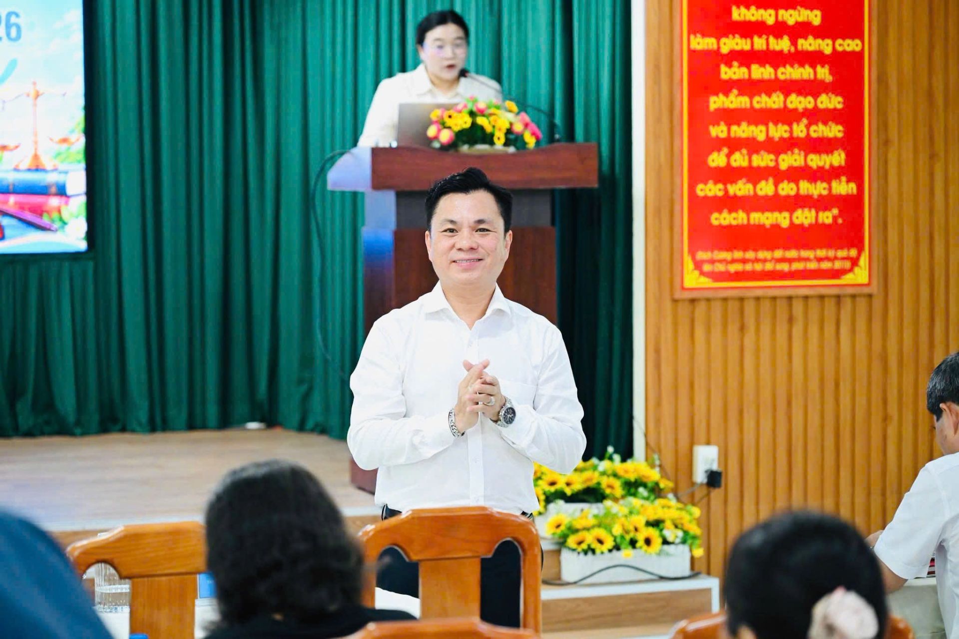 &Ocirc;ng Huỳnh Hữu Tốt, Trưởng ph&ograve;ng Phổ biến, gi&aacute;o dục ph&aacute;p luật thuộc Sở Tư ph&aacute;p TP.HCM, B&aacute;o c&aacute;o vi&ecirc;n ph&aacute;p luật TP.HCM, tham dự v&agrave; trực tiếp b&aacute;o c&aacute;o c&aacute;c nội dung trọng t&acirc;m của Luật Ph&aacute;t triển đ&ocirc; thị năm 2026 tại hội nghị.
