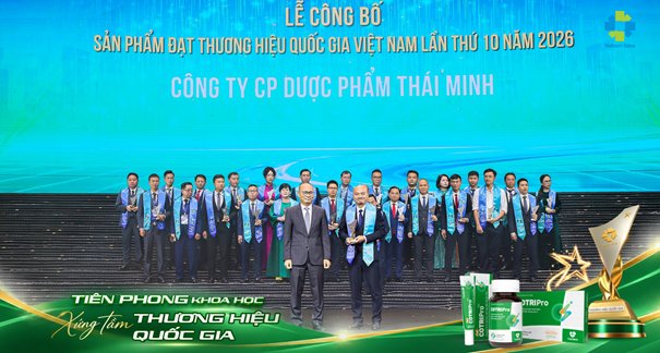 Đại diện Dược phẩm Thái Minh nhận cúp Thương hiệu Quốc gia cho COTRIPro Đại diện Dược phẩm Thái Minh nhận cúp Thương hiệu Quốc gia cho COTRIPro