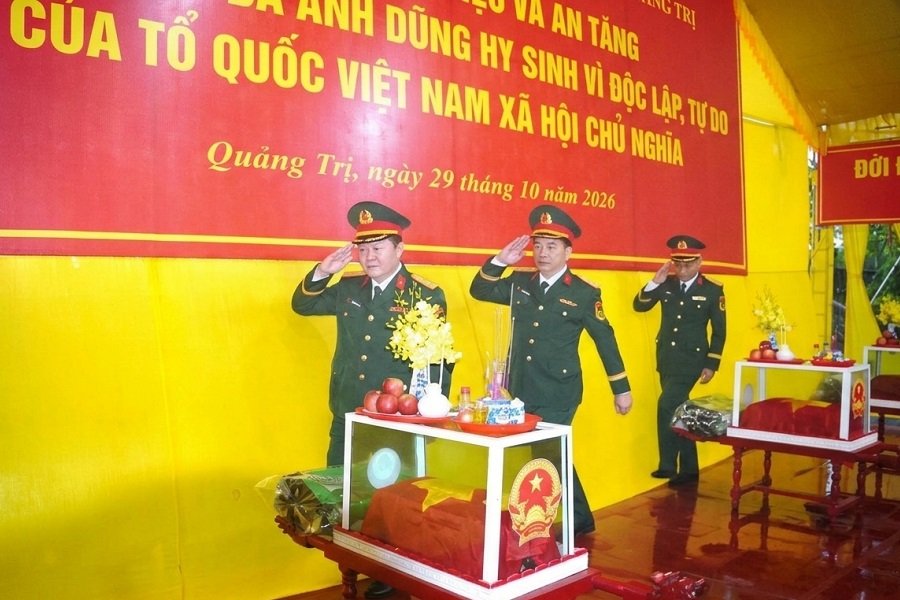 Đại biểu Bộ Chỉ huy Quân sự tỉnh tưởng niệm, tri ân các anh hùng liệt sĩ Đại biểu Bộ Chỉ huy Quân sự tỉnh tưởng niệm, tri ân các anh hùng liệt sĩ