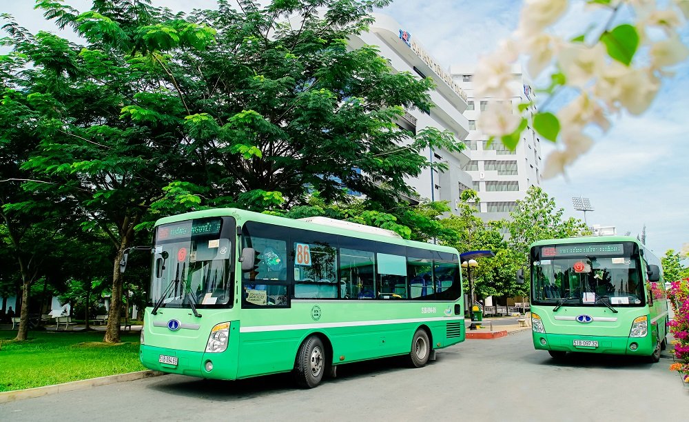 Hà Nội dự kiến miễn vé tháng xe buýt cho người làm việc tại Khu công nghệ cao - Hình 1