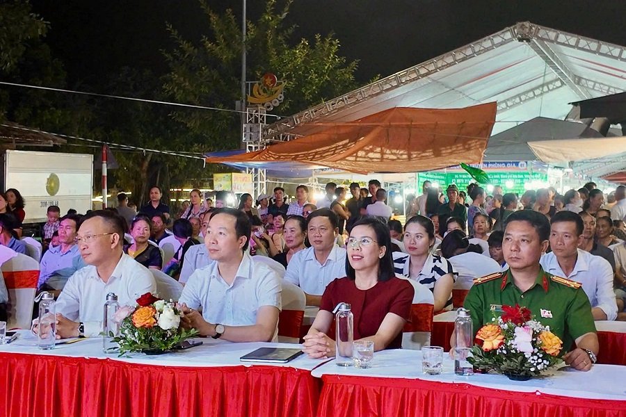 C&aacute;c đại biểu tham dự lễ khai mạc.