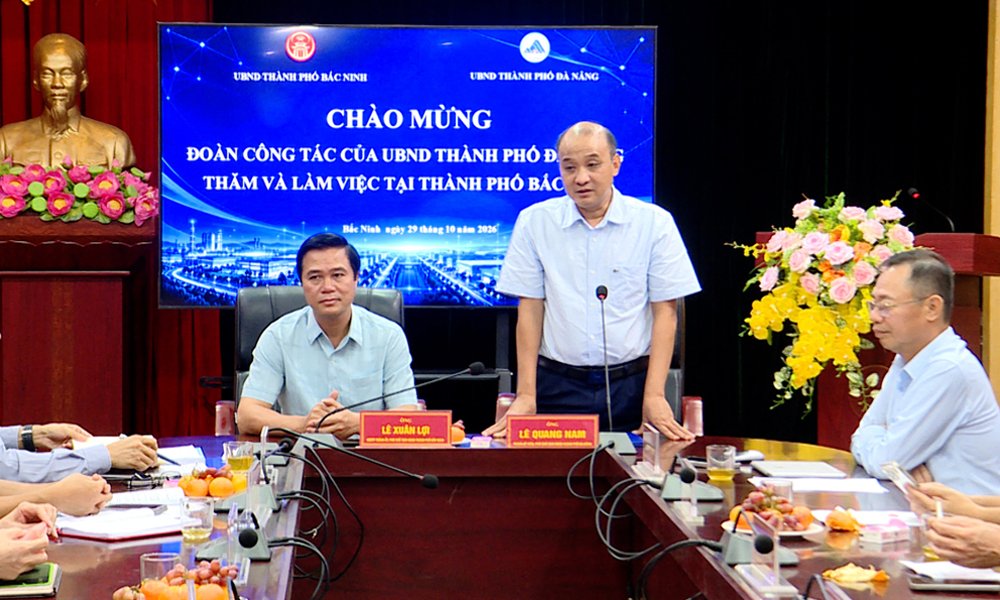 Đồng chí Lê Quang Nam, Phó Chủ tịch UBND thành phố Đà Nẵng phát biểu tại buổi làm việc. Đồng chí Lê Quang Nam, Phó Chủ tịch UBND thành phố Đà Nẵng phát biểu tại buổi làm việc.