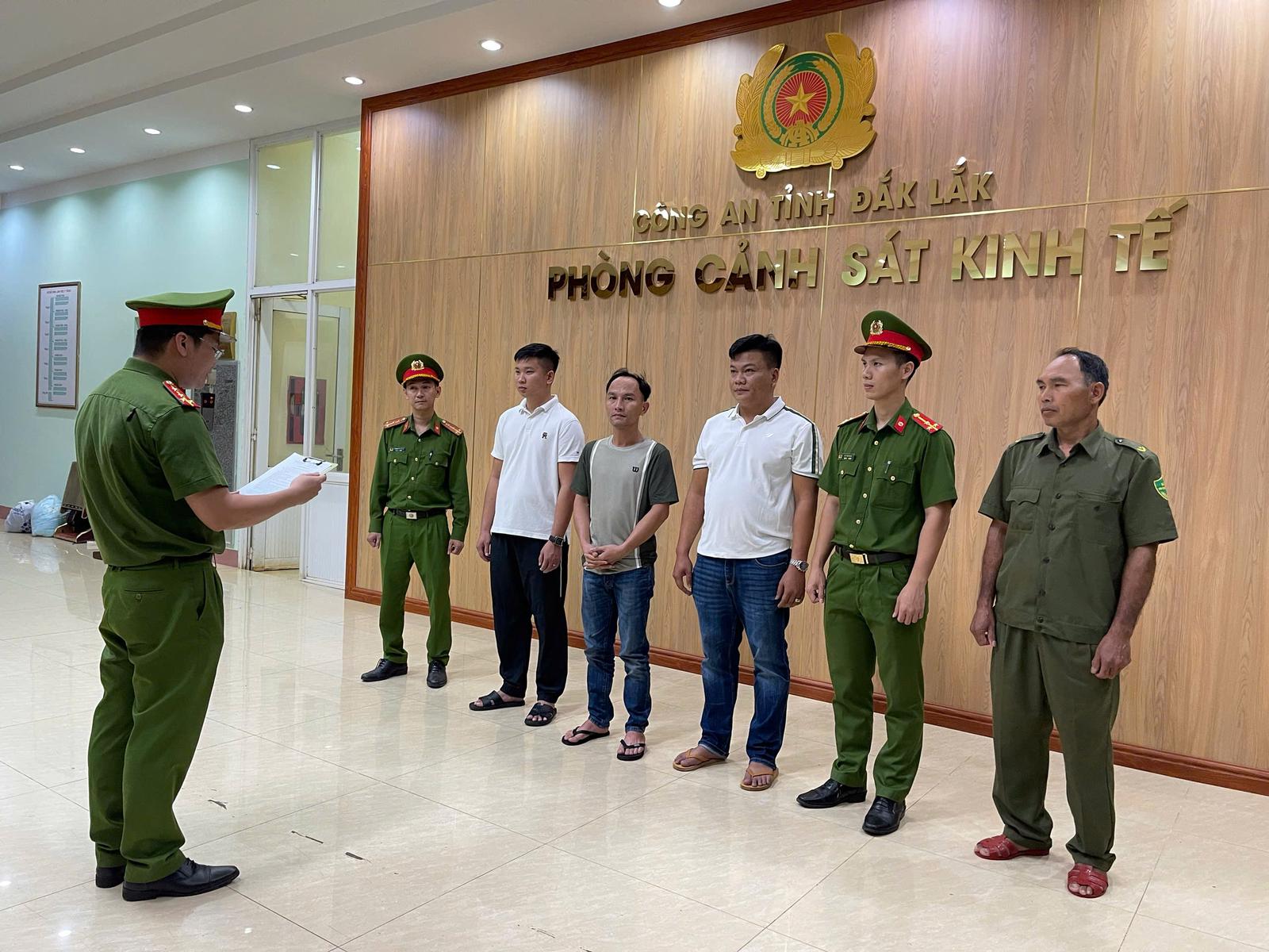 Công an tỉnh Đắk Lắk khởi tố các đối tượng trong đường dây “phù phép” hơn 23 tấn phân bón giả nhãn mác của Bỉ từ nguồn phân bón nhập khẩu giá rẻ, thu lợi bất chính hơn 154 tỷ đồng. Ảnh: bocongan.gov.vn Công an tỉnh Đắk Lắk khởi tố các đối tượng trong đường dây “phù phép” hơn 23 tấn phân bón giả nhãn mác của Bỉ từ nguồn phân bón nhập khẩu giá rẻ, thu lợi bất chính hơn 154 tỷ đồng. Ảnh: bocongan.gov.vn