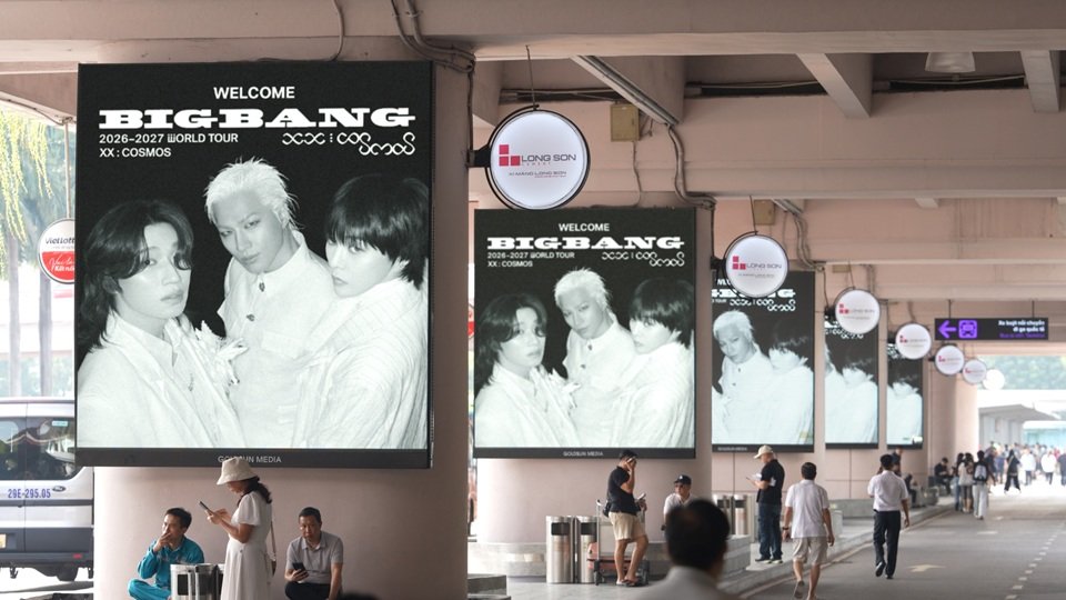 S&acirc;n bay Nội B&agrave;i phủ k&iacute;n led ch&agrave;o đ&oacute;n BIGBANG v&agrave; V.I.P từ &ldquo;kim chủ&rdquo; VPBank