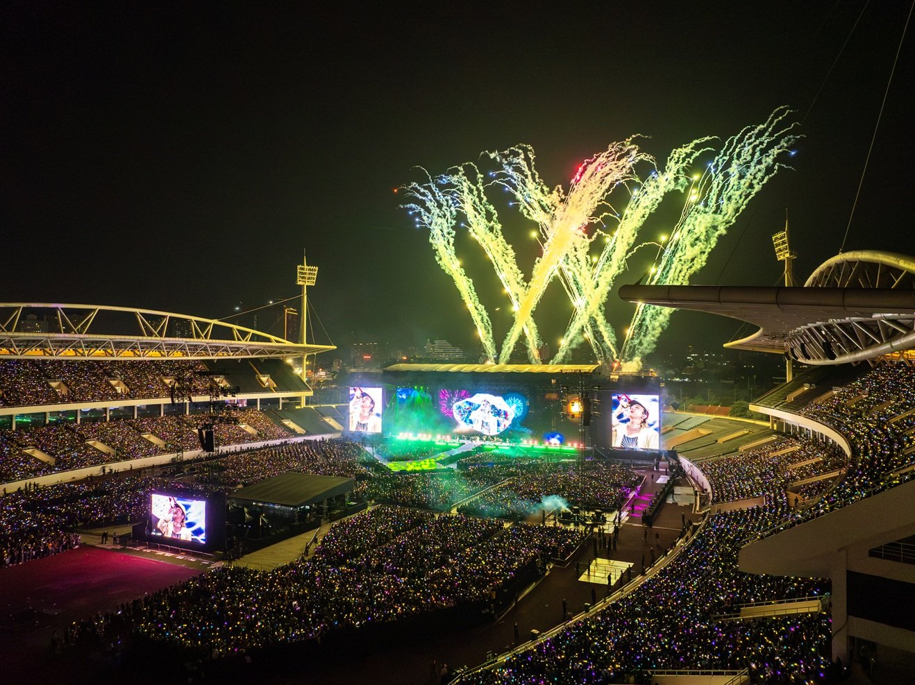 Gần 90.000 fan c&ugrave;ng t&igrave;m lại thanh xu&acirc;n với BIGBANG tại s&acirc;n Mỹ Đ&igrave;nh