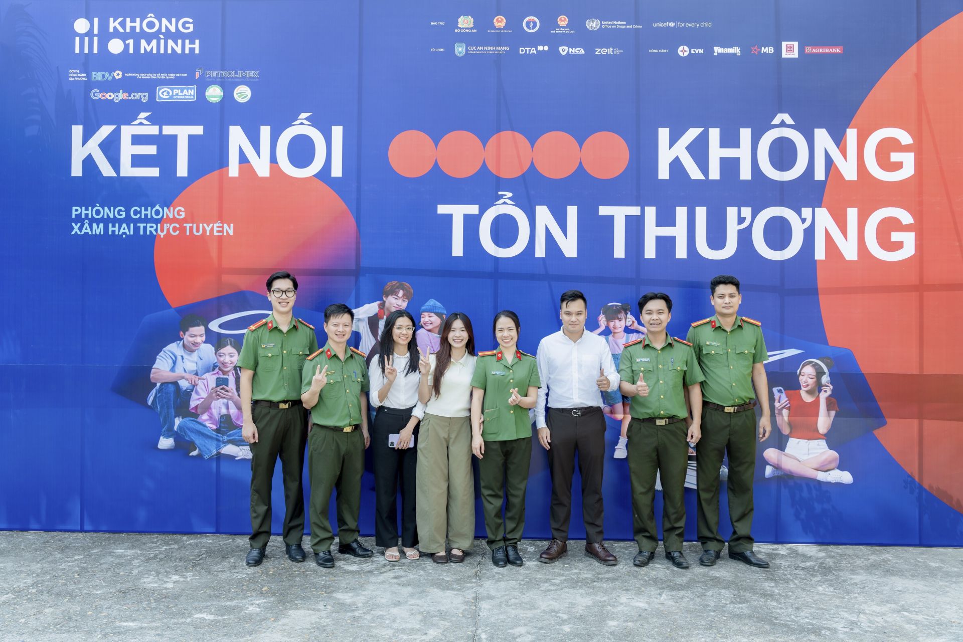 Từ th&aacute;ng 9/2026, Vinamilk ch&iacute;nh thức trở th&agrave;nh th&agrave;nh vi&ecirc;n Li&ecirc;n minh Niềm tin số v&agrave; đồng h&agrave;nh c&ugrave;ng chiến dịch truyền th&ocirc;ng &ldquo;Kh&ocirc;ng một m&igrave;nh&rdquo; (Ảnh: Minh Anh)
