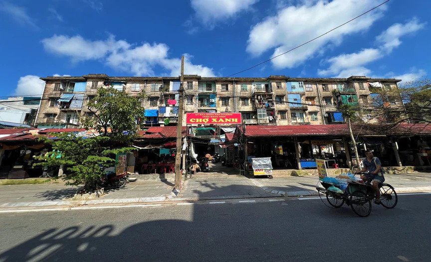 Khu chung cư cũ tr&ecirc;n đường Trần Đăng Ninh, phường Nam Định, nơi dự kiến triển khai dự &aacute;n nh&agrave; chung cư cho thu&ecirc;. Ảnh minh họa: B&aacute;o Tin tức