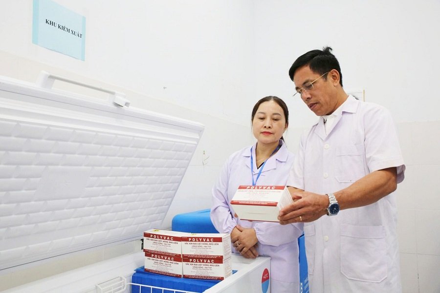 Vắc xin OPV được tiếp nhận và bảo quản tại CDC Hà Tĩnh Vắc xin OPV được tiếp nhận và bảo quản tại CDC Hà Tĩnh
