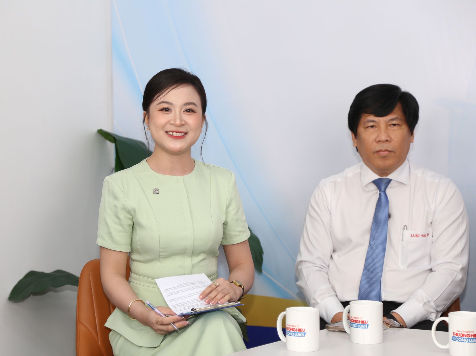 MC Thu H&agrave; dẫn dắt chương tr&igrave;nh, kết nối c&aacute;c kh&aacute;ch mời trao đổi về thực trạng luật sư giả, c&ocirc;ng ty luật &ldquo;dỏm&rdquo; v&agrave; những giải ph&aacute;p gi&uacute;p người d&acirc;n nhận diện, ph&ograve;ng tr&aacute;nh c&aacute;c h&agrave;nh vi mạo danh, lừa đảo.