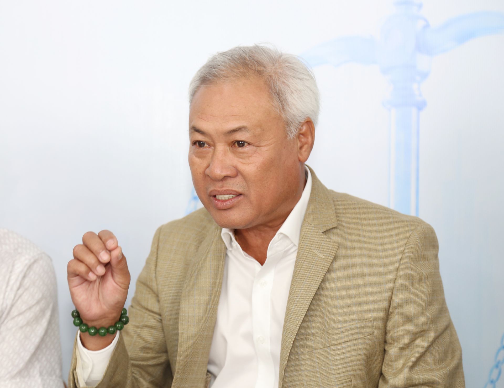 Luật sư L&ecirc; Hồng Nguy&ecirc;n ph&acirc;n t&iacute;ch những dấu hiệu nhận diện luật sư giả, đồng thời khuyến c&aacute;o người d&acirc;n kiểm tra tư c&aacute;ch h&agrave;nh nghề trước khi k&yacute; hợp đồng dịch vụ ph&aacute;p l&yacute;.